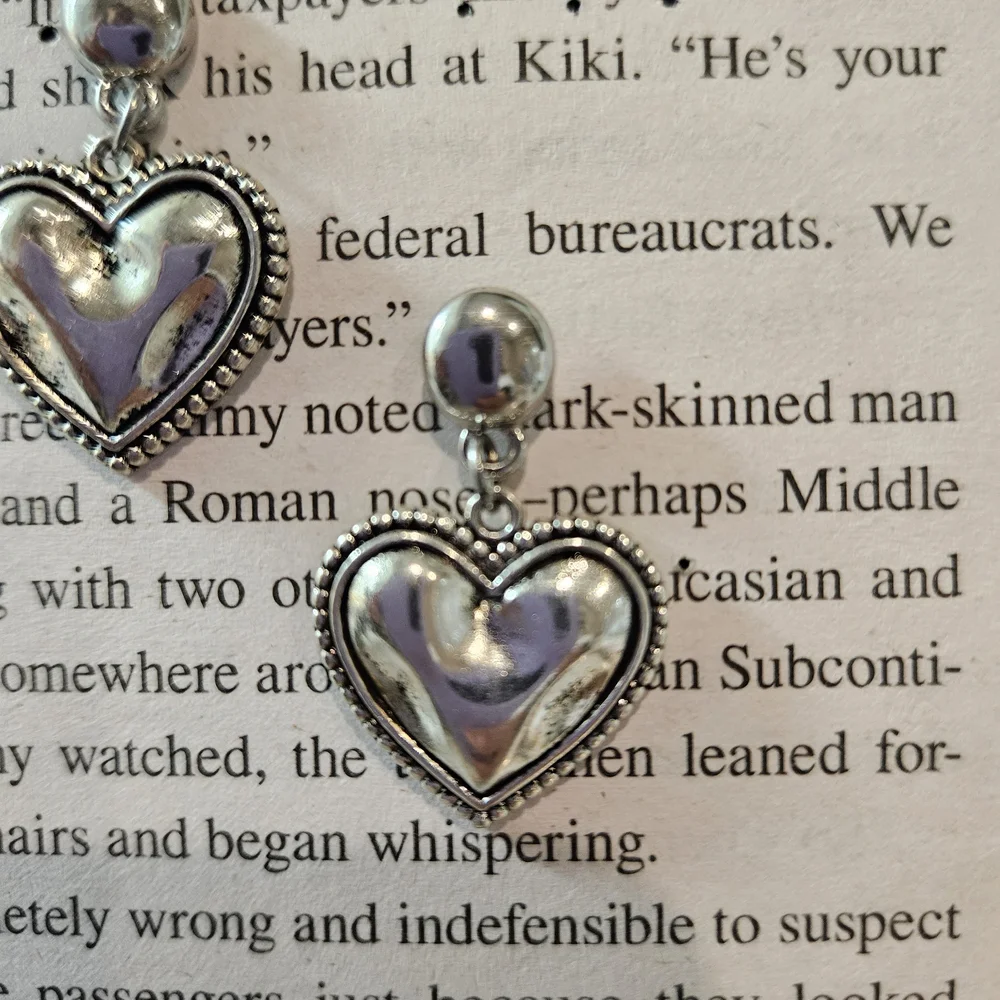 Chic Silver Heart Dangle Earrings - Picture 4 of 6